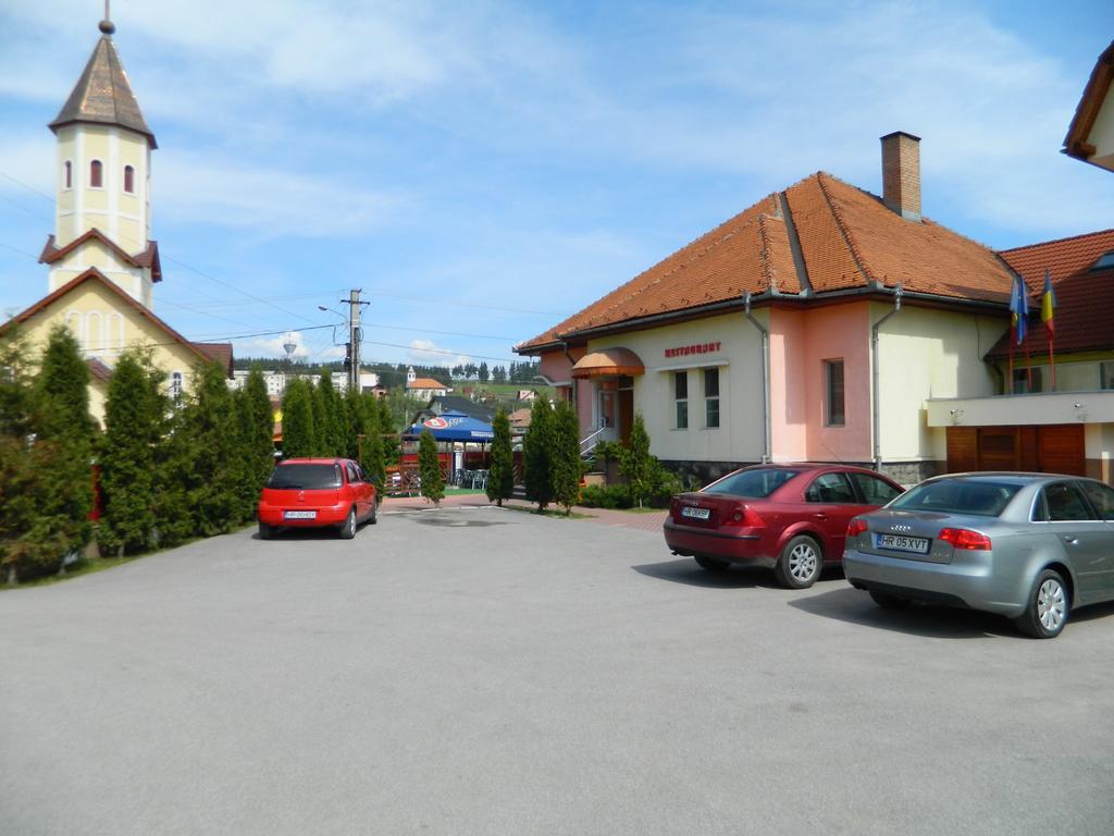Hotel Mures Toplita  Exterior photo